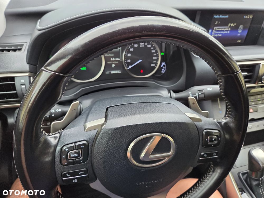 Lexus IS 300h Business Edition - 16