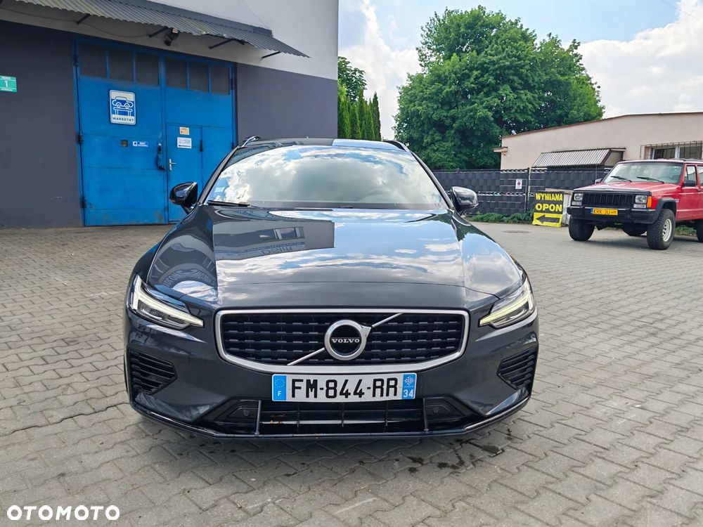 Volvo V60 T8 AWD Plug-In Hybrid R-Design - 2