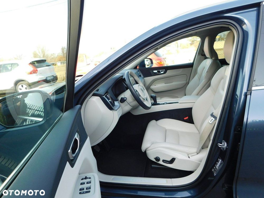 Volvo XC 60 D3 Momentum Pro - 29