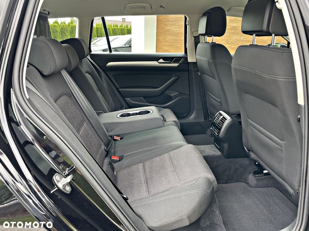 Volkswagen Passat ver-variant-1-5-tsi-opf-dsg-comfortline - 29
