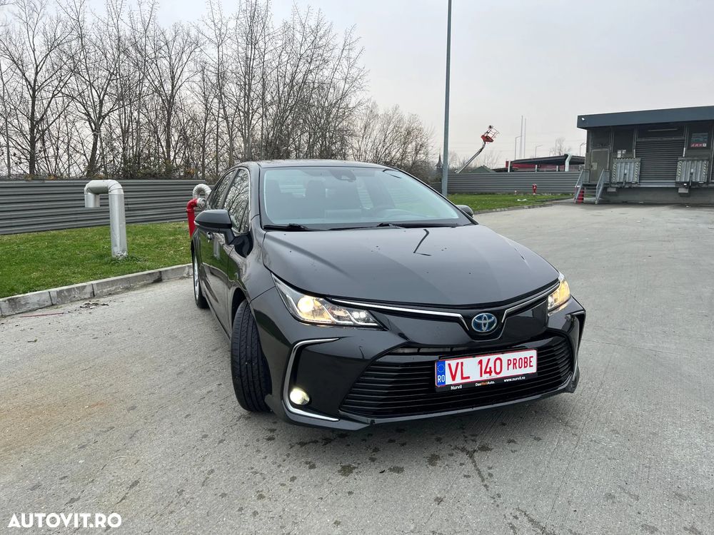 Toyota Corolla Sedan 1.8 HSD Dynamic - 18