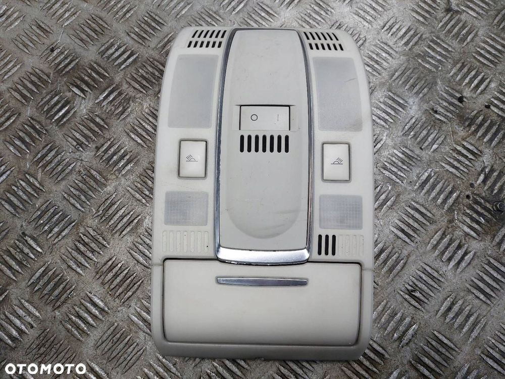 LAMPKA PODSUFITKI AUDI A6 C6 4F0951177 4F0947135J - 1