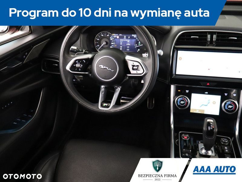 Jaguar XE - 9
