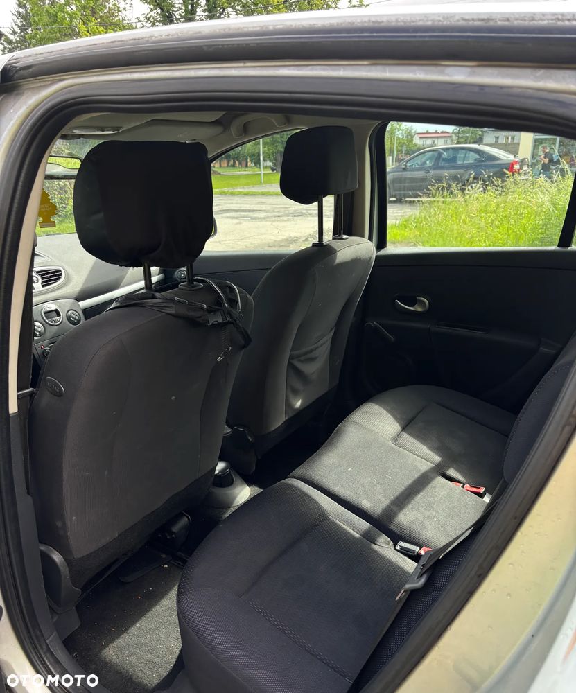 Renault Clio 1.5 dCi Authentique - 8