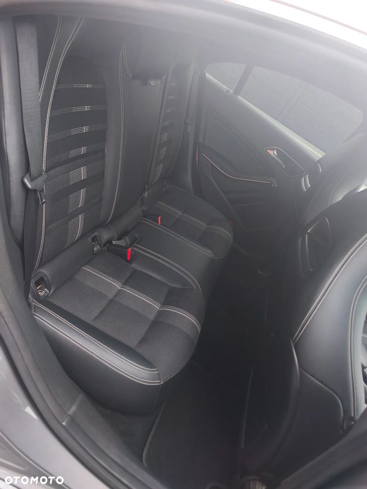 Mercedes-Benz CLA 180 7G-DCT AMG Line - 21