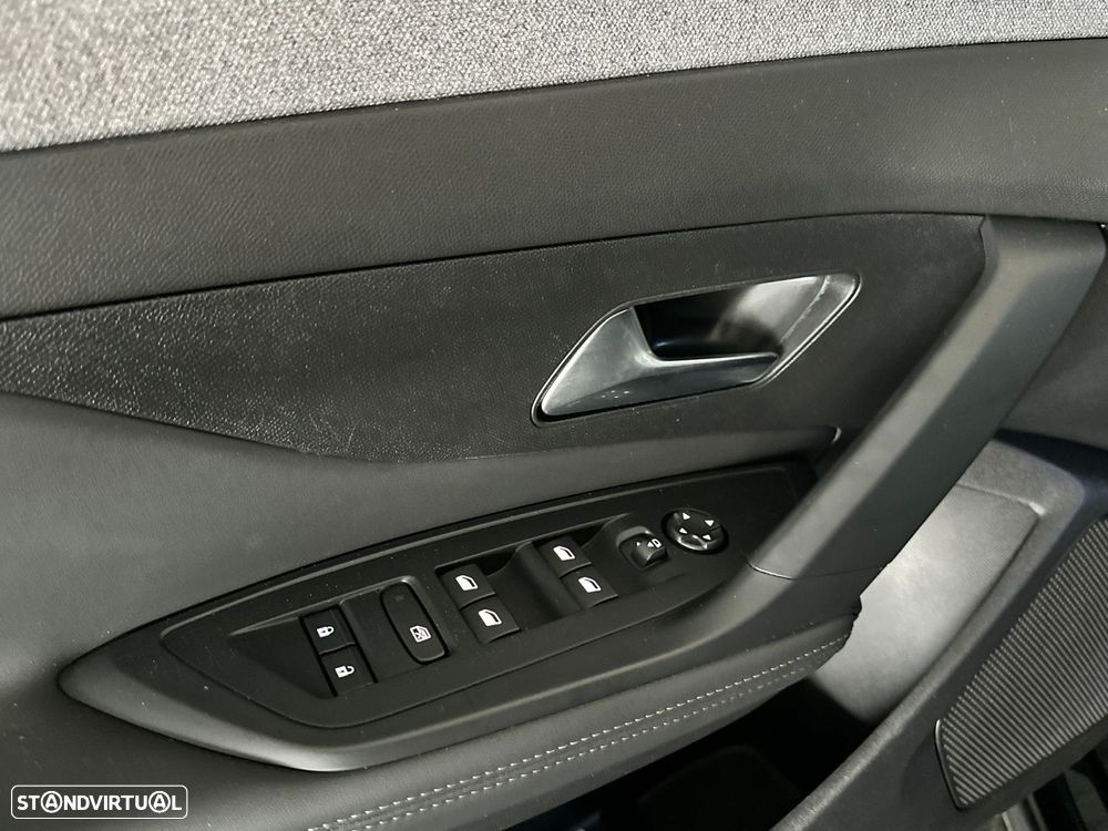 Peugeot 408 1.2 Hybrid Allure e-DCS6 - 15