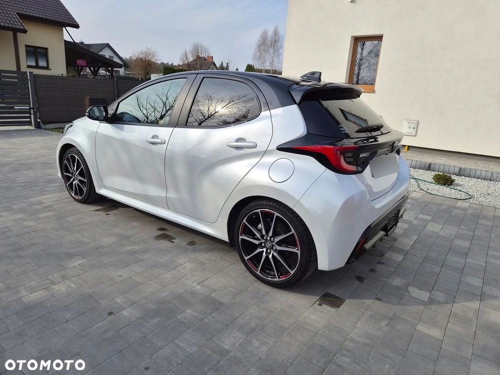 Toyota Yaris Hybrid 1.5 GR Sport - 3