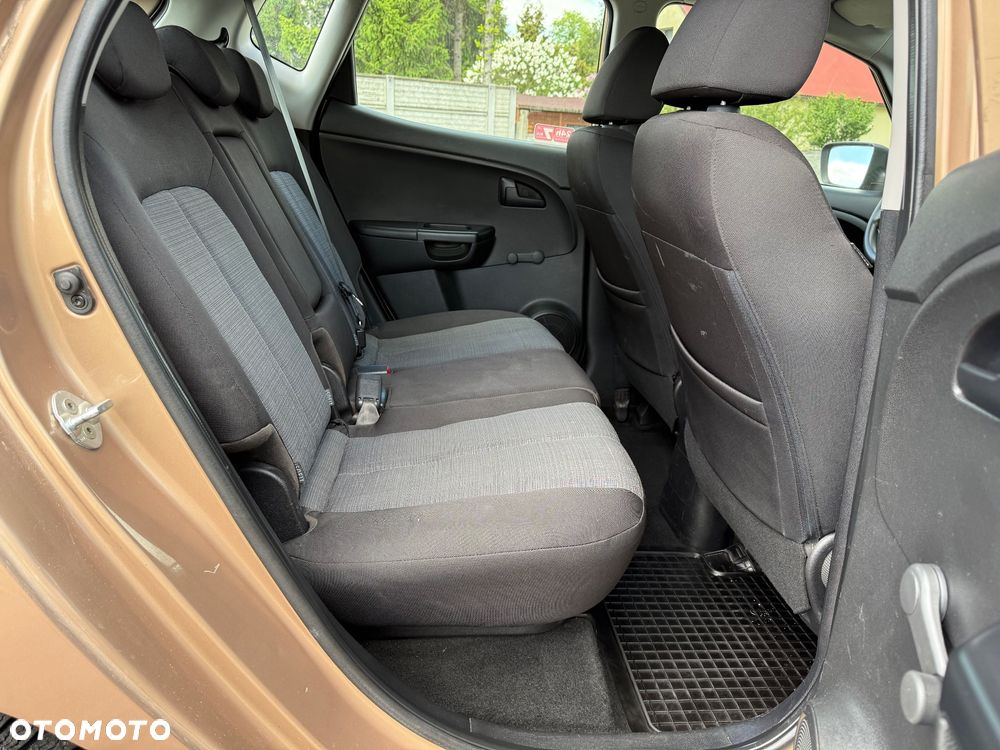 Kia Venga 1.6 L - 21