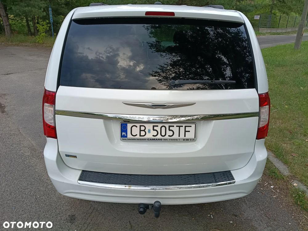 Chrysler Town & Country - 3