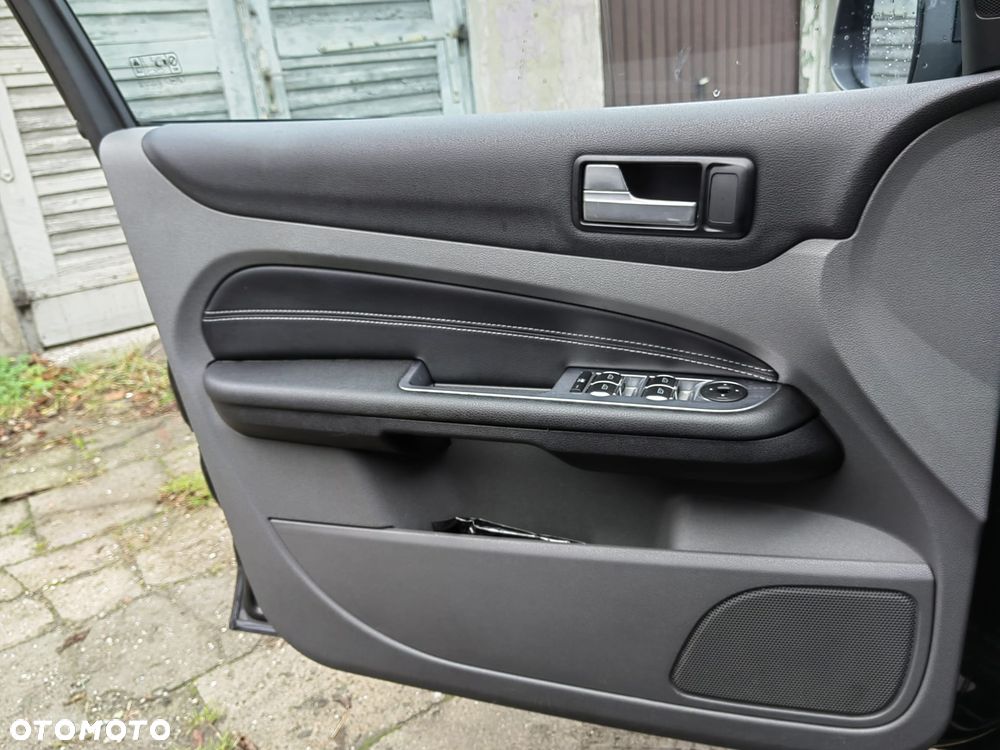 Ford Focus 1.8 Titanium - 17