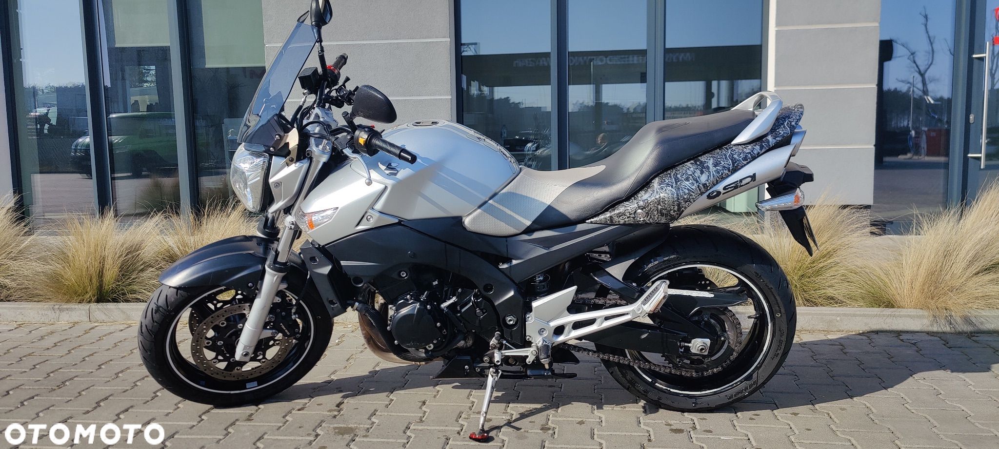 Suzuki GSR - 1