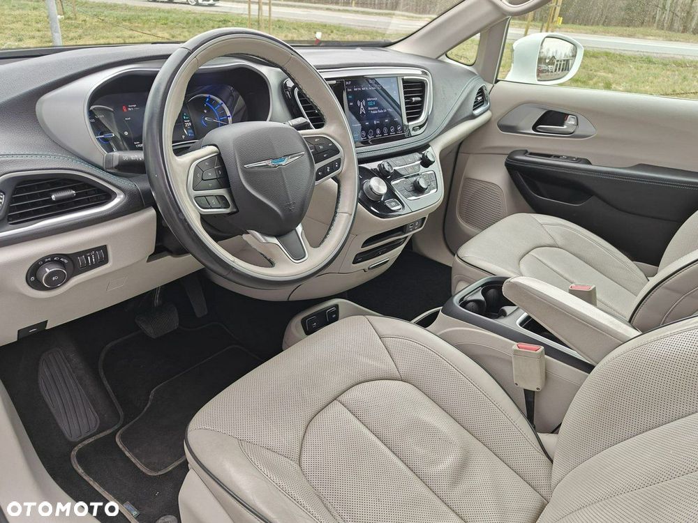 Chrysler Pacifica - 13