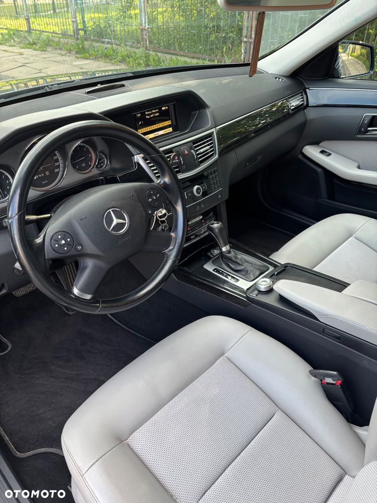 Mercedes-Benz Klasa E 220 CDI DPF BlueEFFICIENCY Automatik Avantgarde - 3