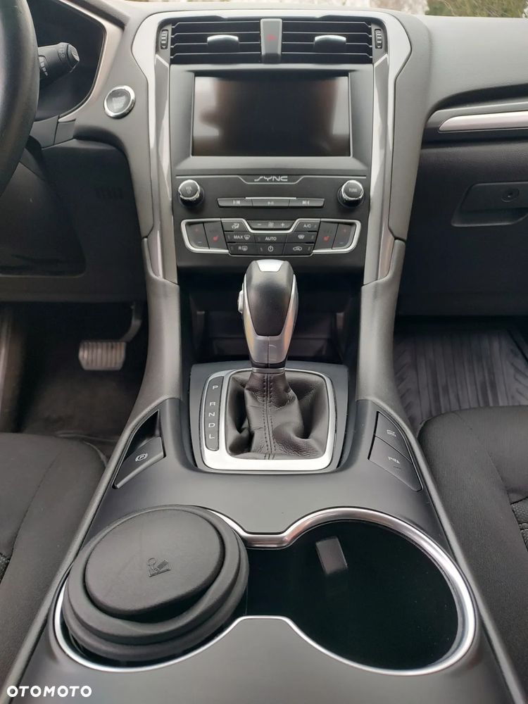 Ford Mondeo 2.0 Hybrid Trend - 24