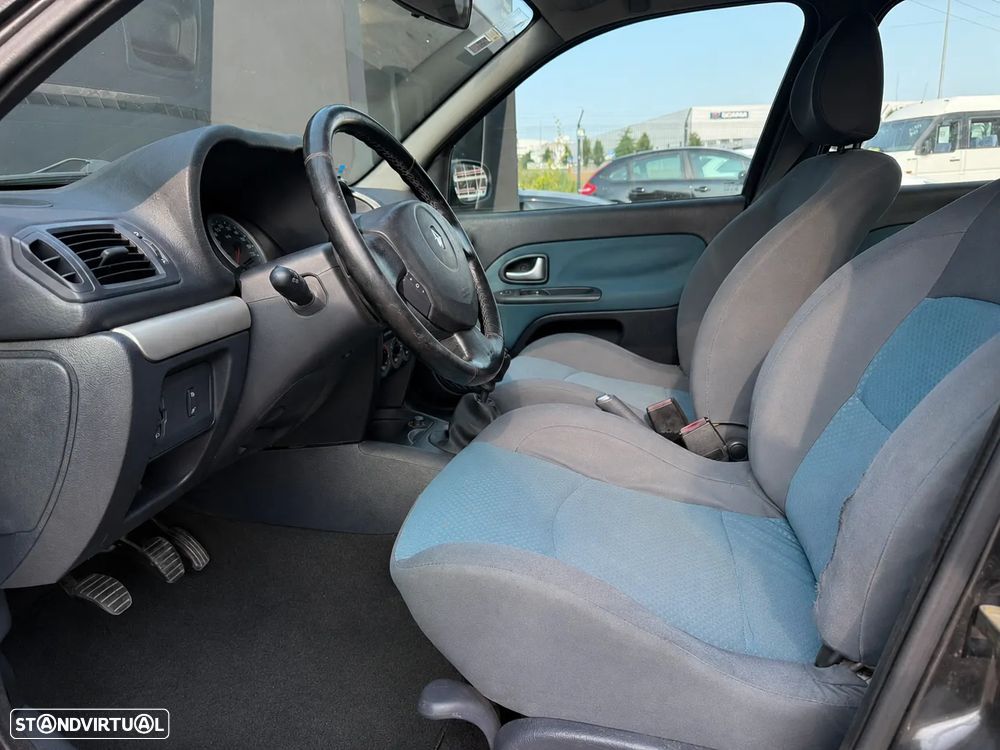 Renault Clio 1.2 16V Confort Privilège - 8