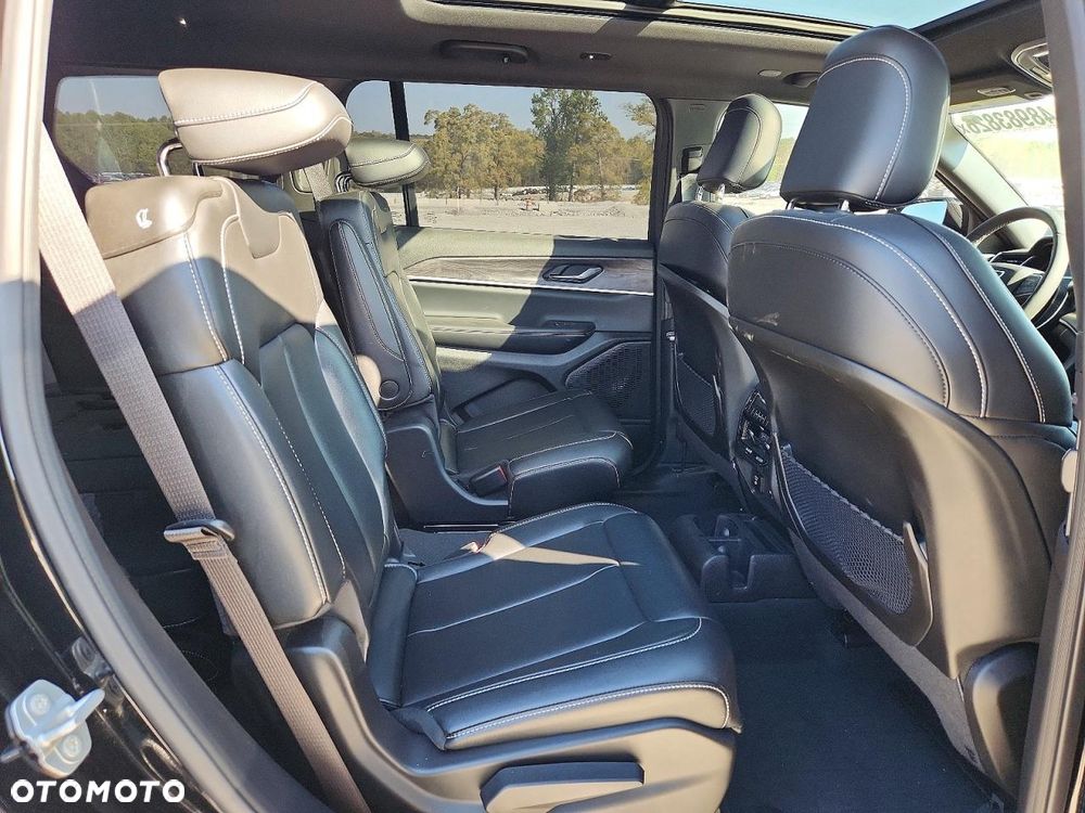 Jeep Grand Cherokee - 12