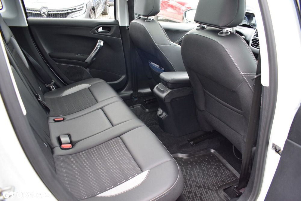 Peugeot 2008 1.2 Pure Tech Allure S&S - 14