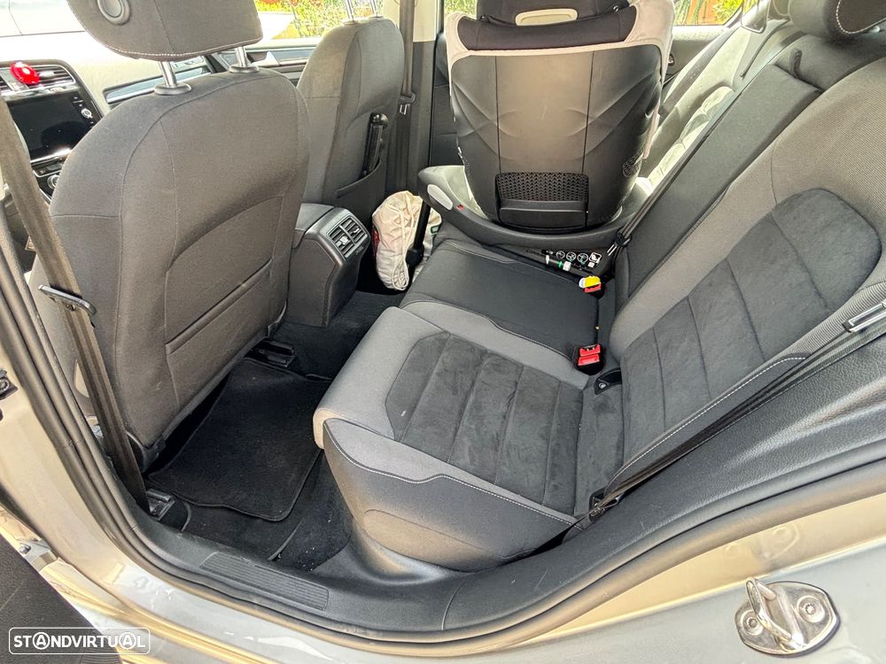 VW Golf 1.6 TDI Highline DSG - 6