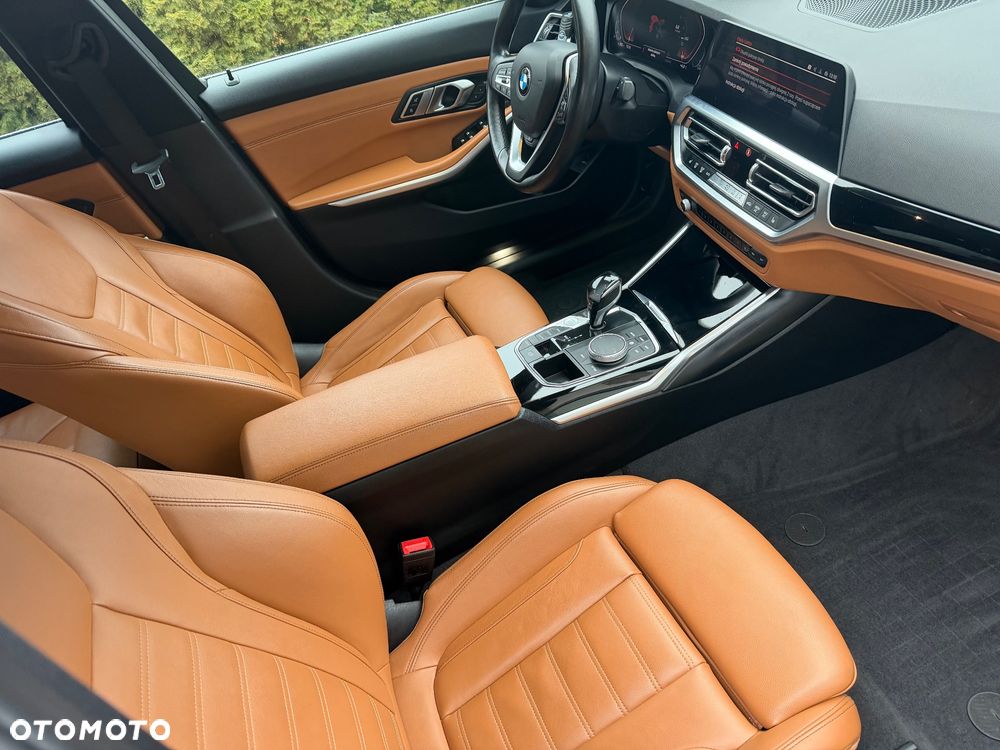 BMW Seria 3 330i xDrive Sport Line - 15