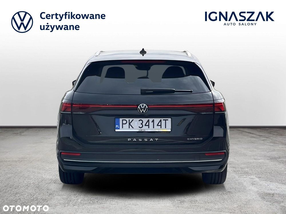 Volkswagen Passat - 4