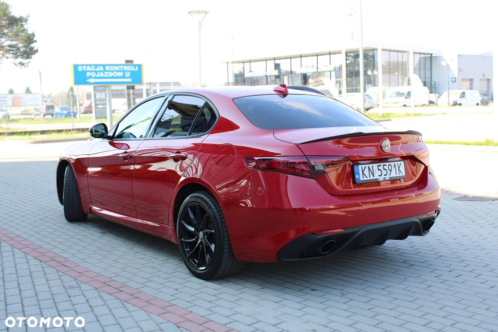 Alfa Romeo Giulia 2.0 Turbo 16V AT8-Q4 Veloce Ti - 11