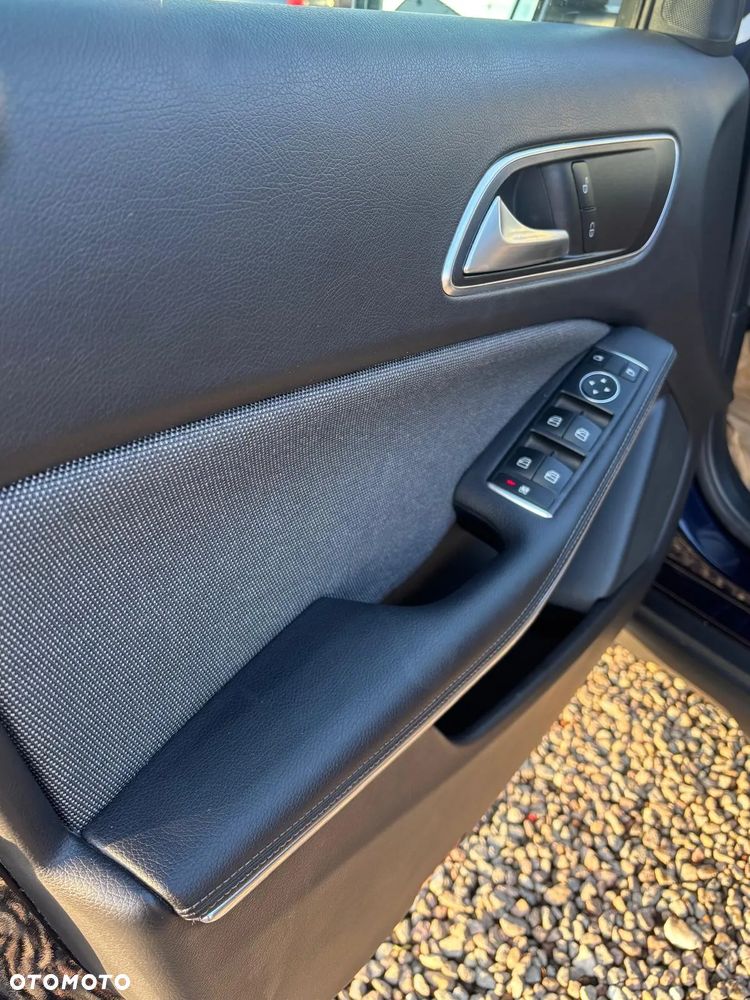 Mercedes-Benz GLA 180 7G-DCT - 2