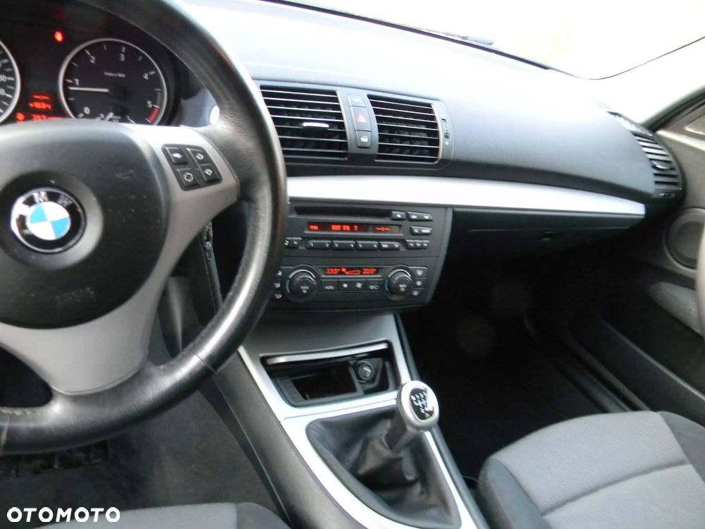 BMW Seria 1 116i - 22