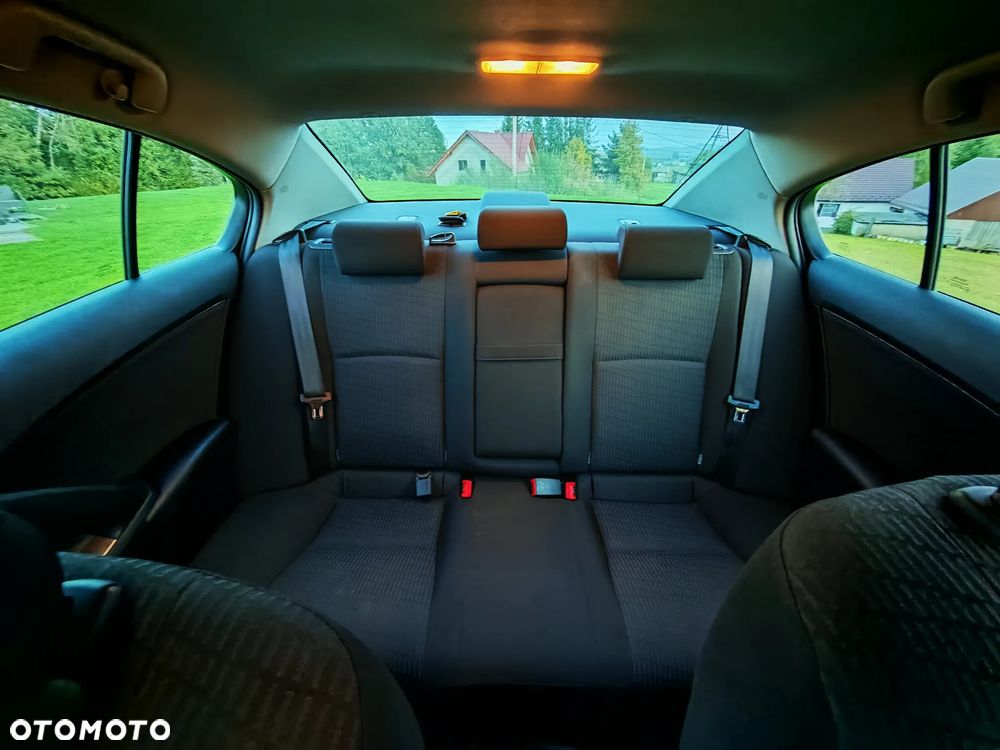 Toyota Avensis 1.6 Active - 15