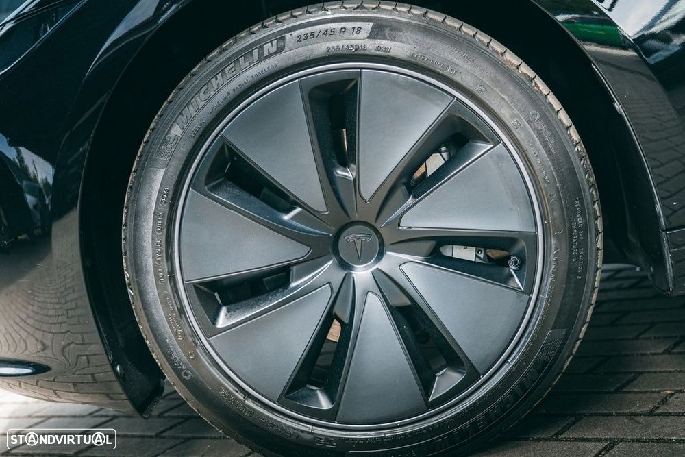 Tesla Model 3 - 7
