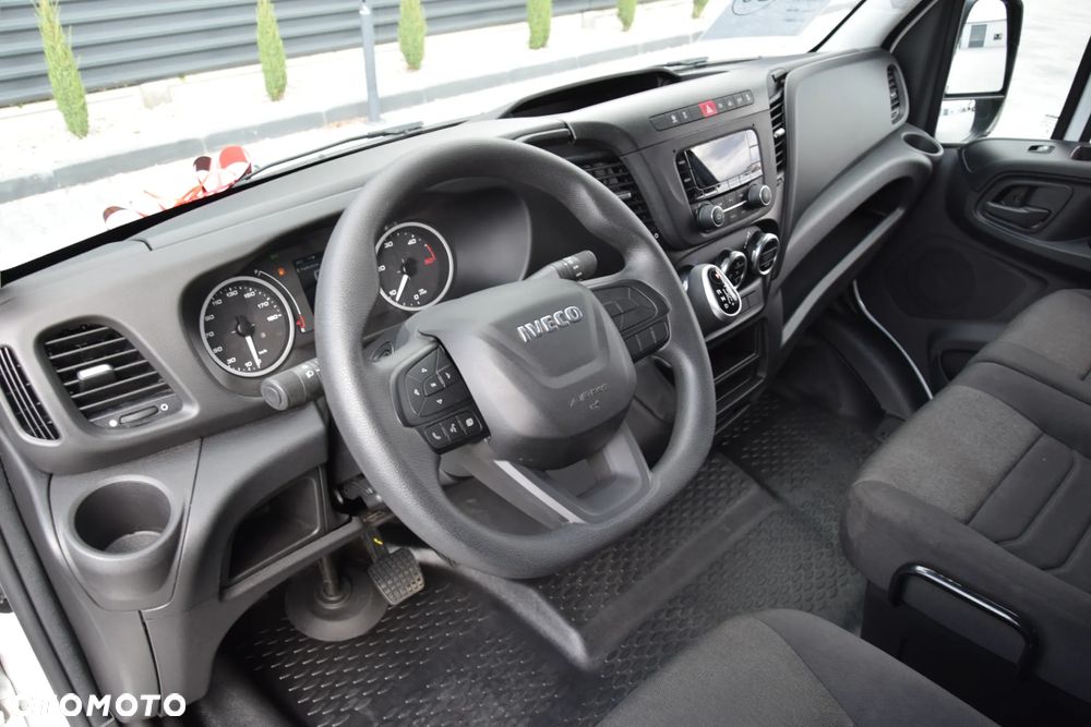 Iveco DAILY MAXI 35S16 / 2.3 - 160 KM / AUTOMAT HI-MATIC / NOWY MODEL / 3 OSOBY / DOSTAWCZE / BLASZAK / KLIMA / 2023 / SERWISOWANY / SPROWADZONY Z NIEMIEC - 26