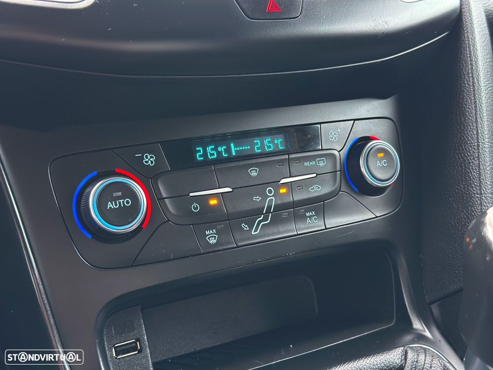 Ford Focus 1.0 EcoBoost Active - 23