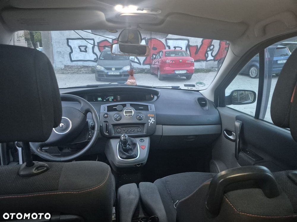 Renault Scenic 2.0 16V Emotion - 11