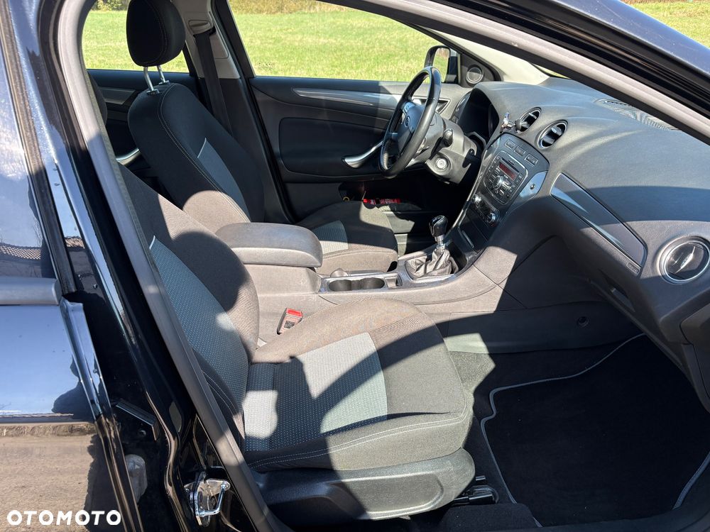 Ford Mondeo 2.0 T Trend - 12