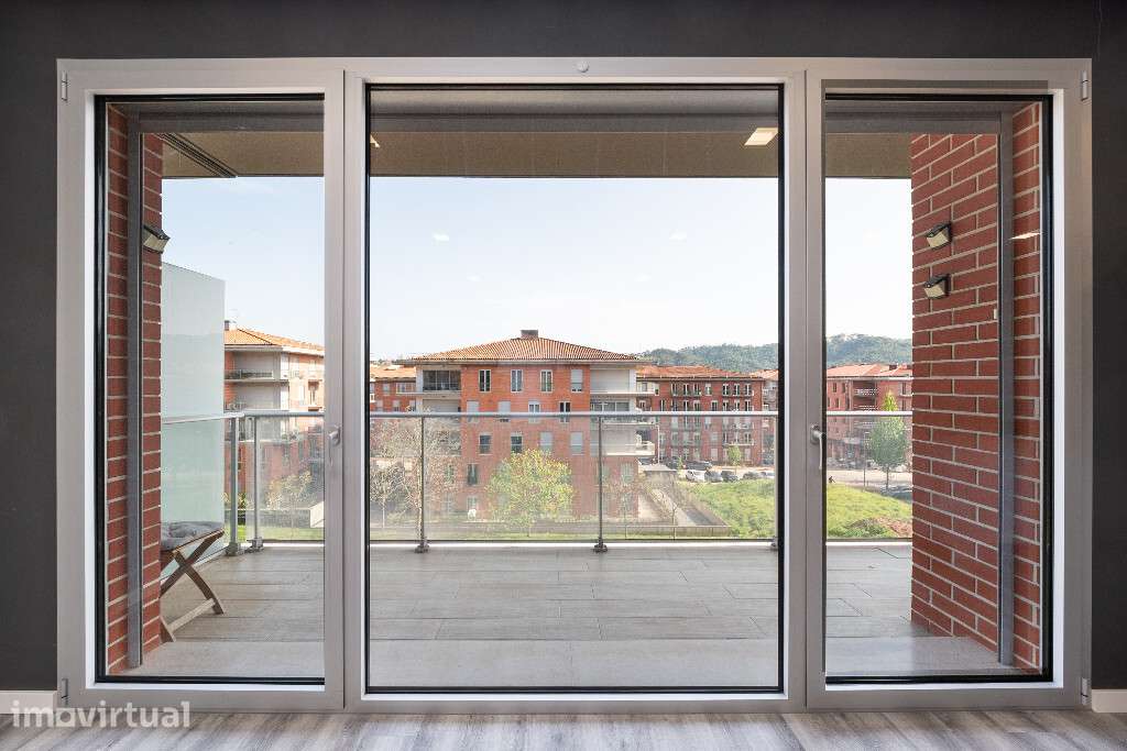 Apartamento T2 com lugar de garagem em zona da Quinta da Portela - Grande imagem: 4/8