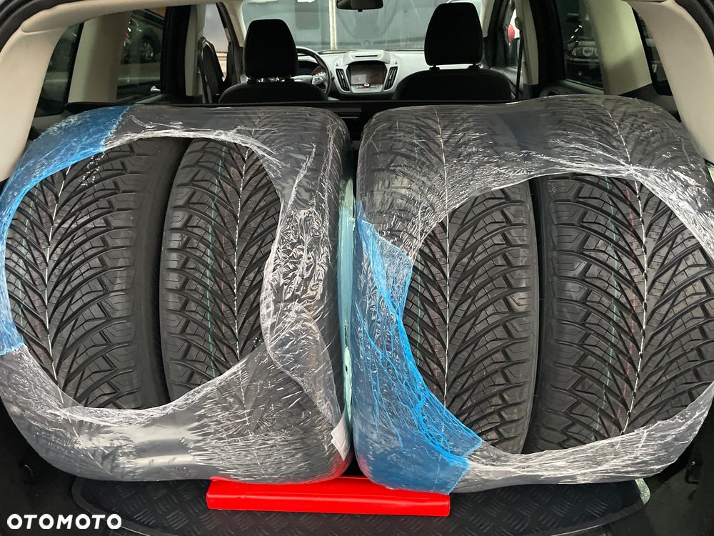 Ford Kuga 1.5 EcoBoost 2x4 Titanium - 33