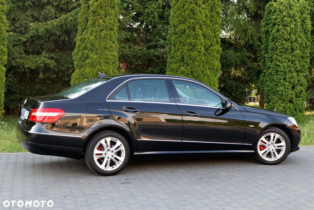 Mercedes-Benz Klasa E 200 CGI BlueEffICIENCY Avantgarde - 16