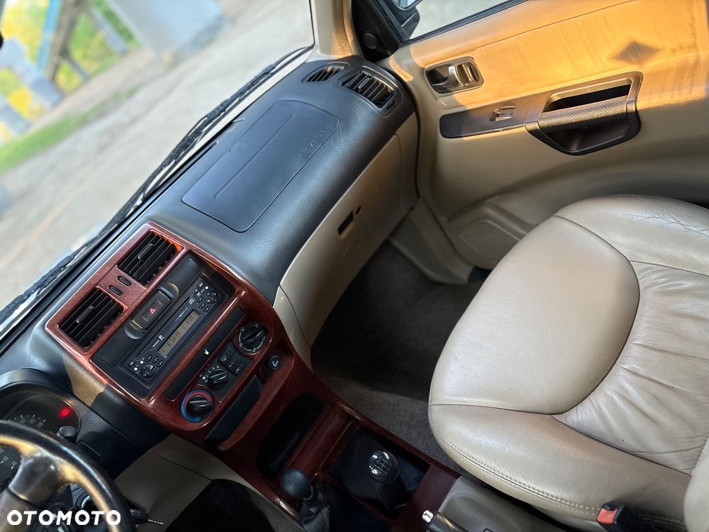 Nissan Terrano 2.7 TD S - 13
