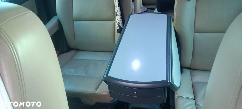 Volkswagen Multivan - 12