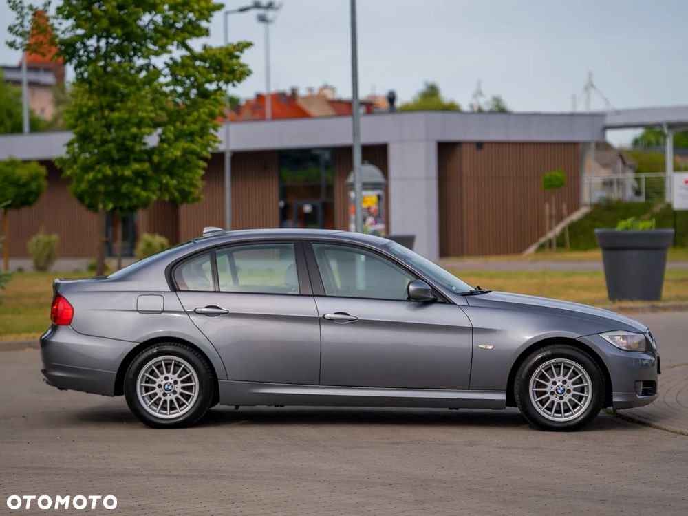 BMW Seria 3 318i Edition Exclusive - 14