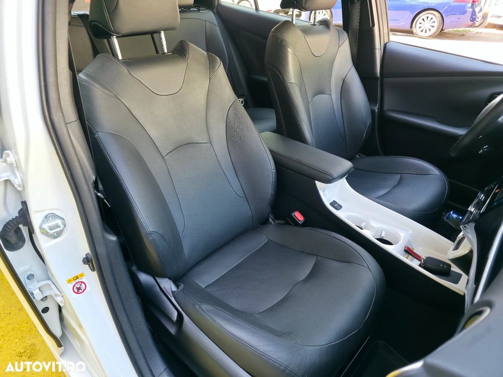 Toyota Prius 1.8 HSD Exclusive Plus - 13