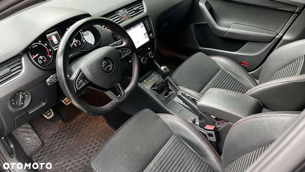 Skoda Octavia 2.0 TSI RS - 9