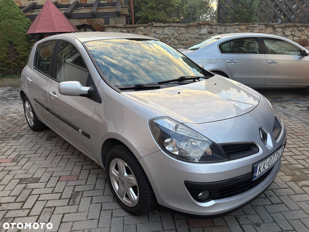 Renault Clio 1.2 16V Emotion - 1