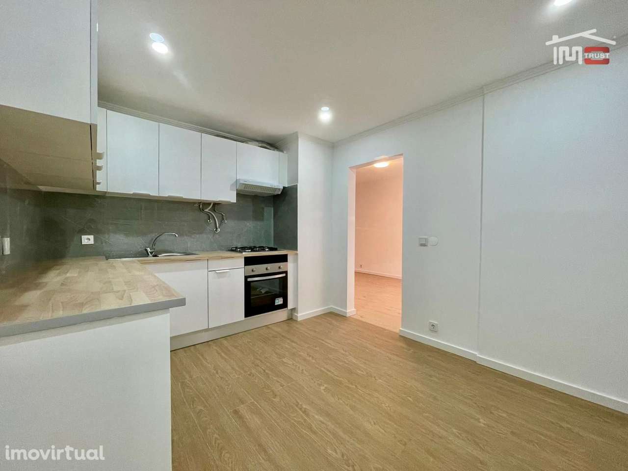 T1 remodelado no R\C, com Coz. Semi- Equipada, Despensa, em Santo A... - Grande imagem: 4/29