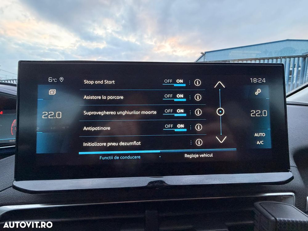 Peugeot 3008 1.2 PureTech Turbo S&S EAT8 Allure - 17