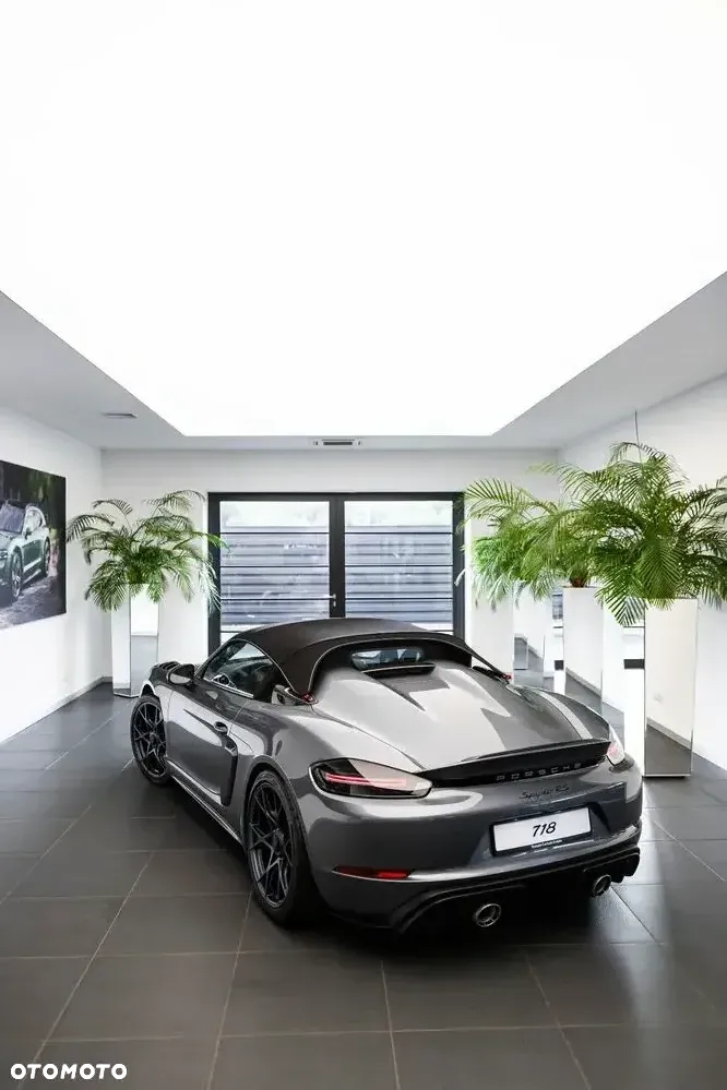 Porsche 718 Spyder - 23