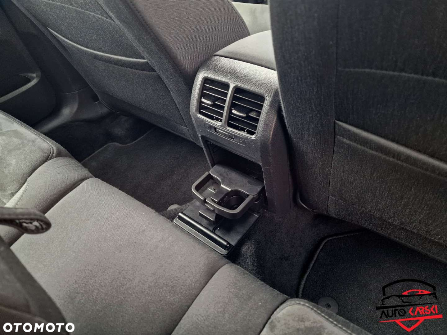 Volkswagen Golf - 22