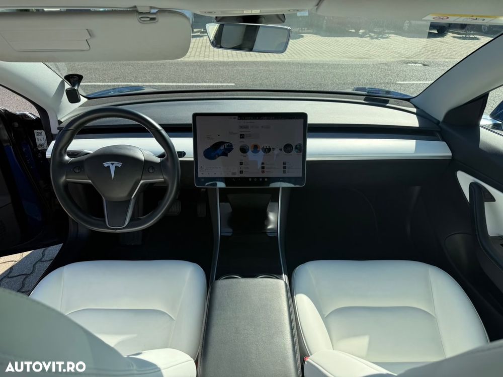Tesla Model 3 - 9