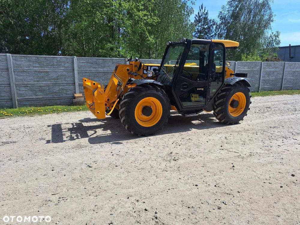 JCB 527-58 Agri - 4