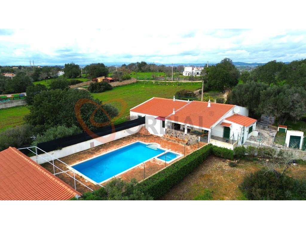 Quinta/Moradia típica inserida num lote urbano com 4330m2, com 4 qu... - Grande imagem: 2/32