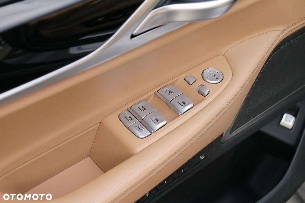BMW Seria 7 740d xDrive - 18